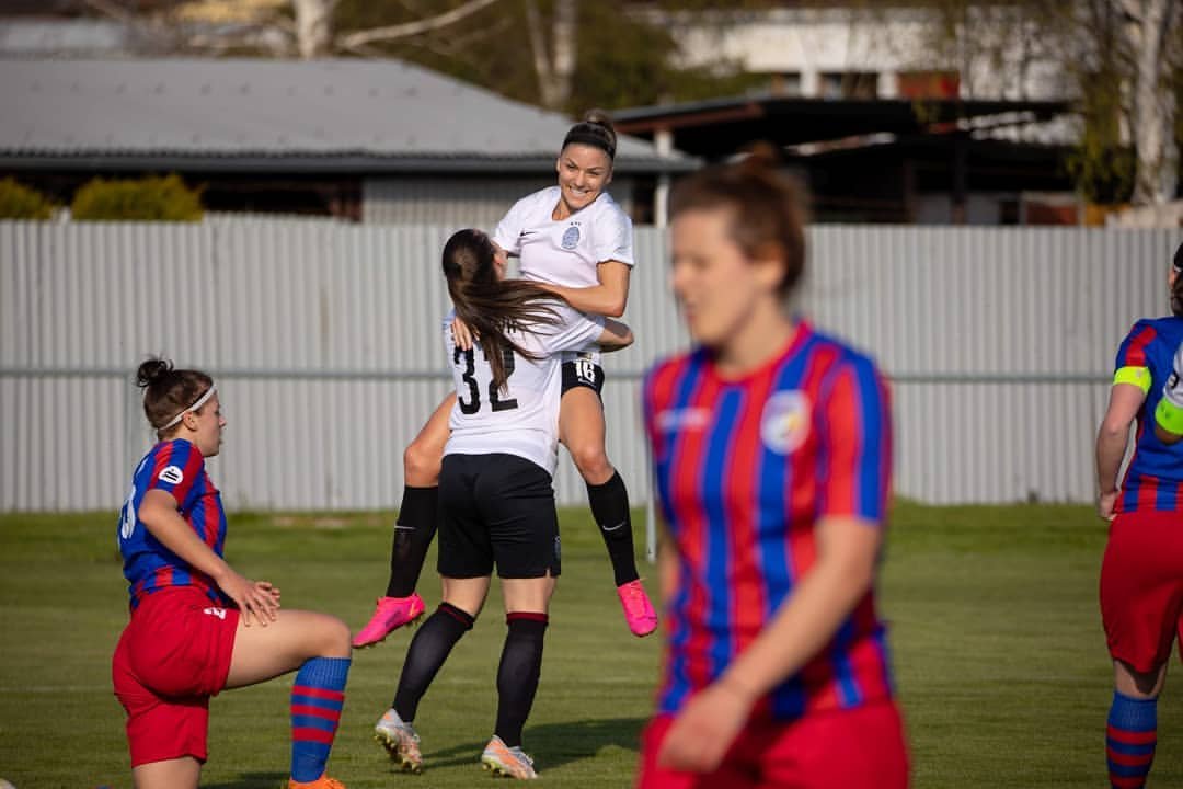 Viktoria Plzeň - Sparta Praha 0:2. Reportáž a kompletní fotogalerie na klubovém webu a Facebooku.

#acsparta #myjsmesparta #holkytaky #zenyfotbal